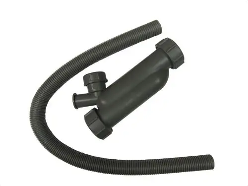 Siphon von Bosch mit zwei Anschlüssen und flexiblem Schlauch, geeignet für Systeme zur Wasserableitung.